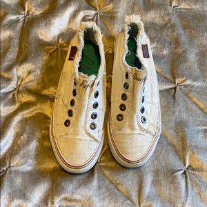 BLOWFISH SLIDE ON SHOES SIZE 6